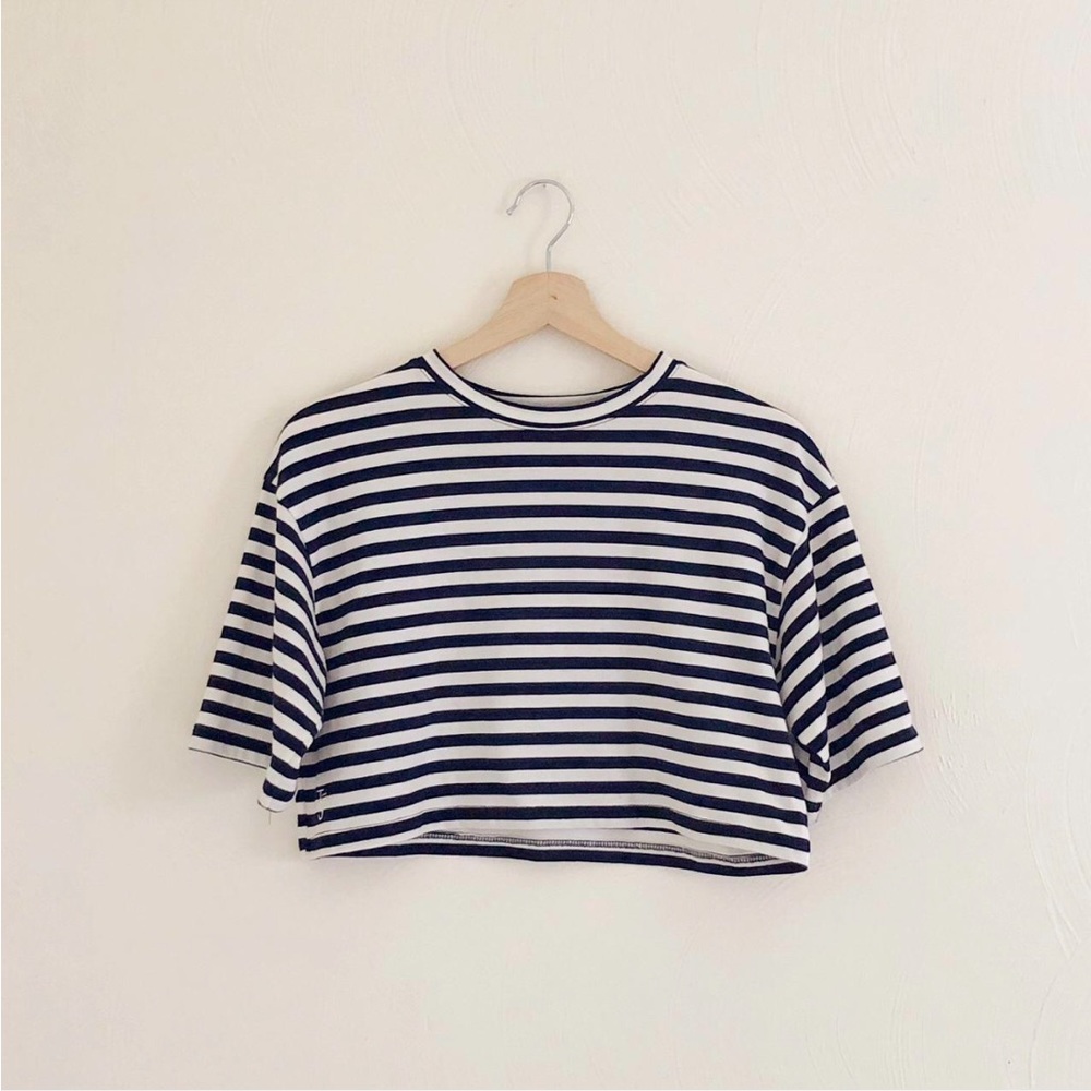 the frankie shop - karina navy and white striped crop tee